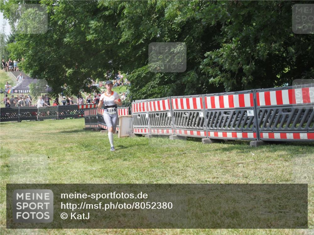 21.06.2025 - 27. Vierlanden-Triathlon KatJ http://msf.ph/oto/8052380 15.06.2025 11:56:18 Ziel 553 meine-sportfotos.de