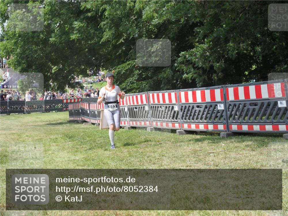21.06.2025 - 27. Vierlanden-Triathlon KatJ http://msf.ph/oto/8052384 15.06.2025 11:56:19 Ziel 553 meine-sportfotos.de