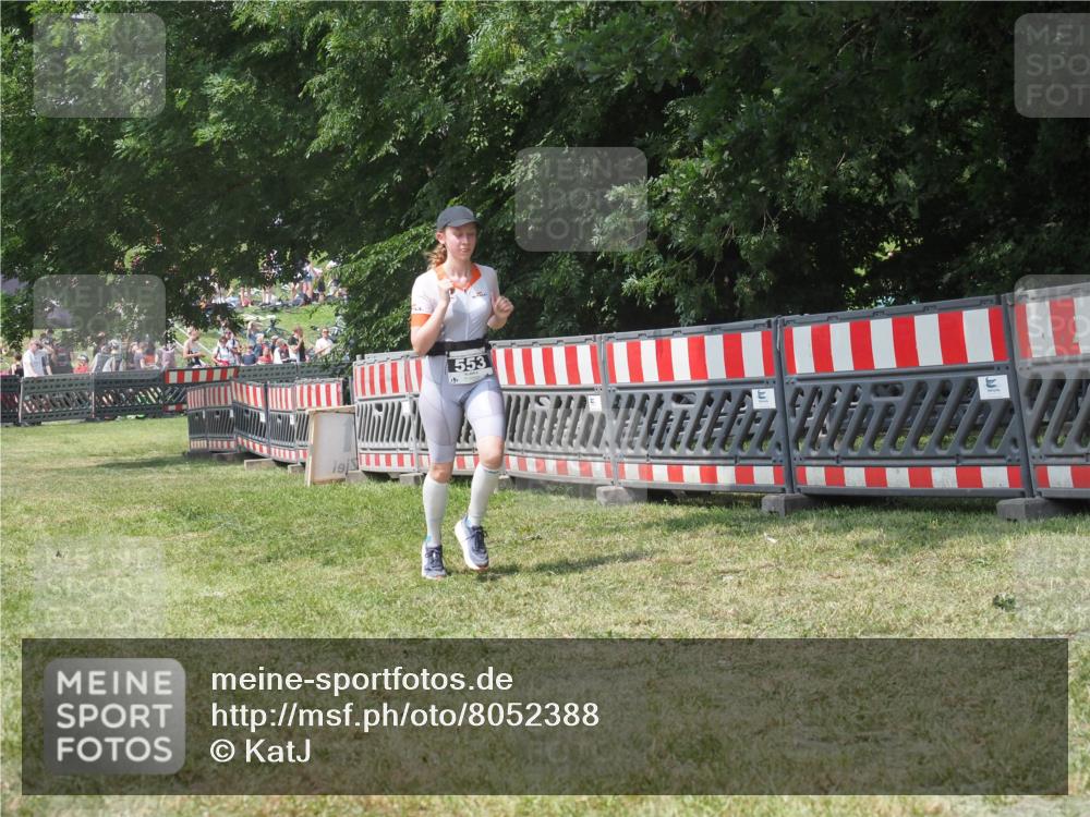 21.06.2025 - 27. Vierlanden-Triathlon KatJ http://msf.ph/oto/8052388 15.06.2025 11:56:20 Ziel 553 meine-sportfotos.de