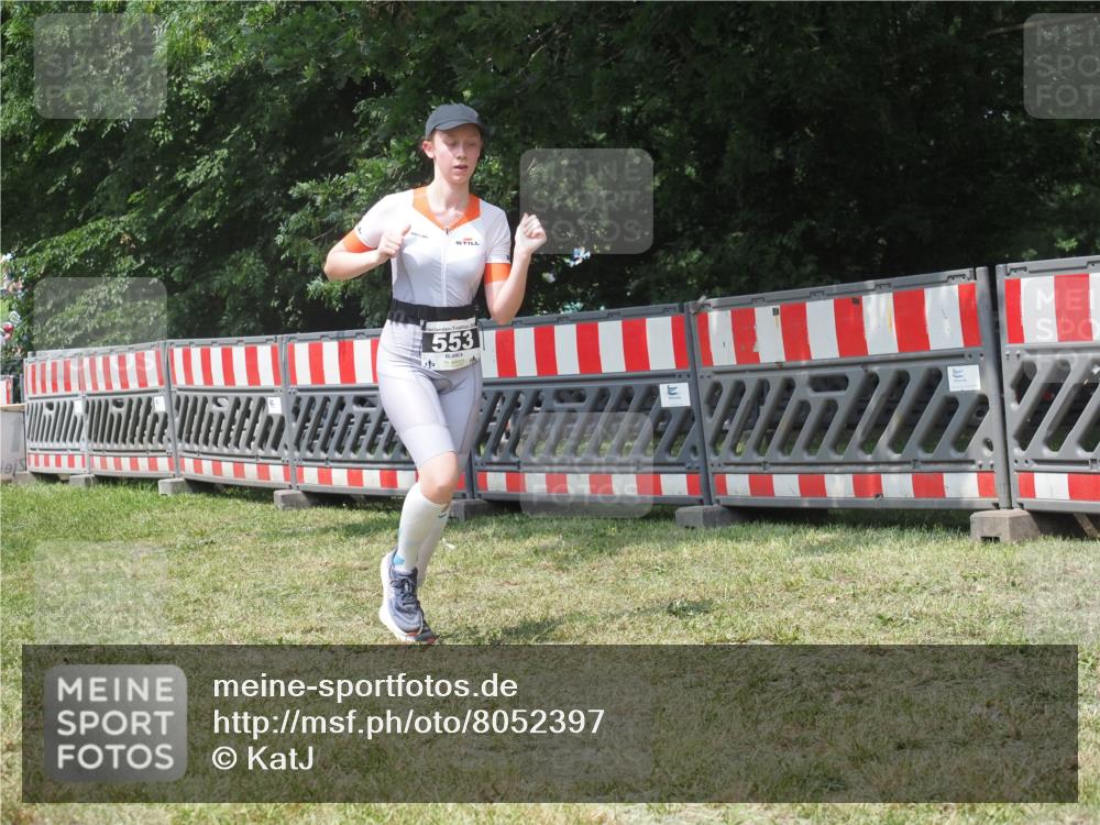 21.06.2025 - 27. Vierlanden-Triathlon KatJ http://msf.ph/oto/8052397 15.06.2025 11:56:21 Ziel 553 meine-sportfotos.de