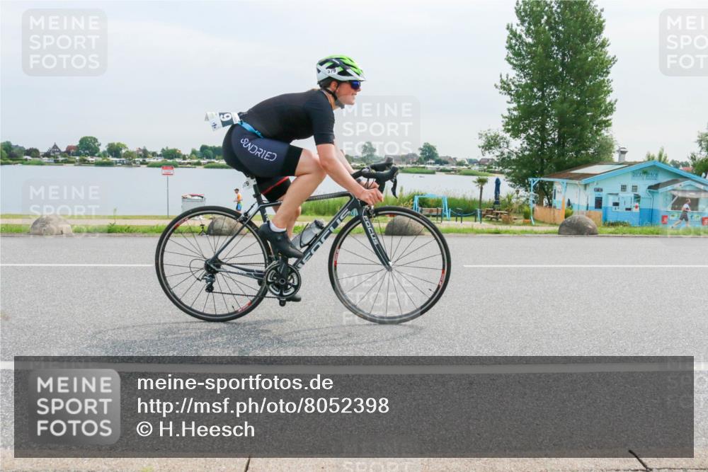 15.06.2025 - 27. Vierlanden-Triathlon H.Heesch http://msf.ph/oto/8052398 15.06.2025 10:57:56 Radfahren 215, 579 meine-sportfotos.de