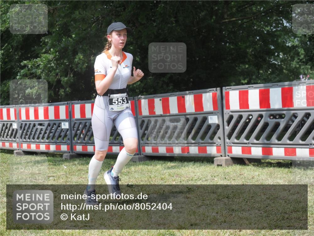 21.06.2025 - 27. Vierlanden-Triathlon KatJ http://msf.ph/oto/8052404 15.06.2025 11:56:22 Ziel 553 meine-sportfotos.de