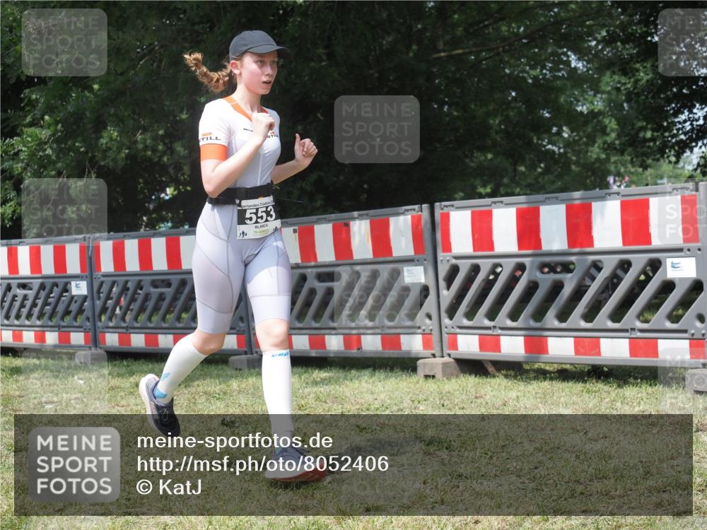 21.06.2025 - 27. Vierlanden-Triathlon KatJ http://msf.ph/oto/8052406 15.06.2025 11:56:22 Ziel 553 meine-sportfotos.de