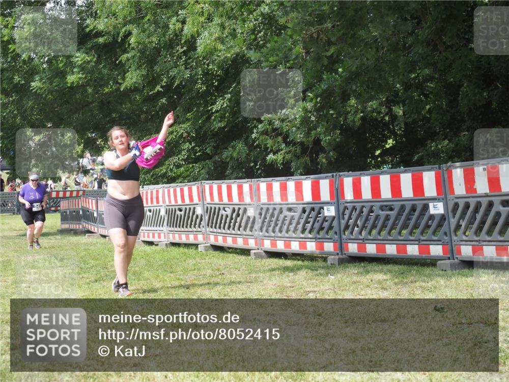 21.06.2025 - 27. Vierlanden-Triathlon KatJ http://msf.ph/oto/8052415 15.06.2025 11:56:57 Ziel 549, 581 meine-sportfotos.de