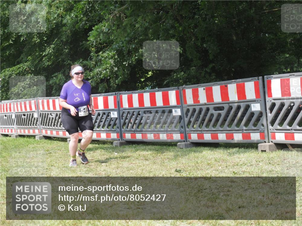 21.06.2025 - 27. Vierlanden-Triathlon KatJ http://msf.ph/oto/8052427 15.06.2025 11:57:02 Ziel 549, 581 meine-sportfotos.de