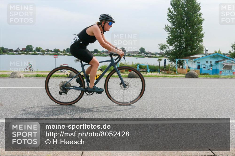 15.06.2025 - 27. Vierlanden-Triathlon H.Heesch http://msf.ph/oto/8052428 15.06.2025 10:58:27 Radfahren 480, 499 meine-sportfotos.de