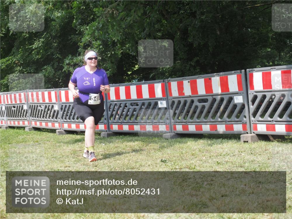 21.06.2025 - 27. Vierlanden-Triathlon KatJ http://msf.ph/oto/8052431 15.06.2025 11:57:03 Ziel 549, 581 meine-sportfotos.de