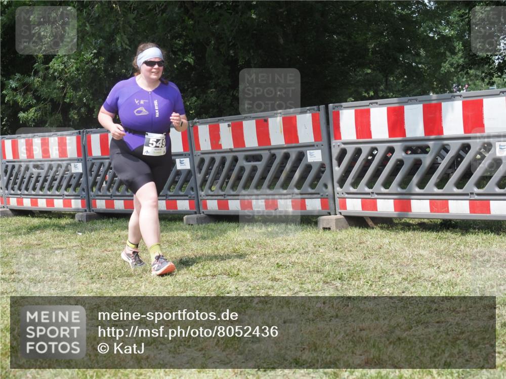 21.06.2025 - 27. Vierlanden-Triathlon KatJ http://msf.ph/oto/8052436 15.06.2025 11:57:03 Ziel 549, 581 meine-sportfotos.de