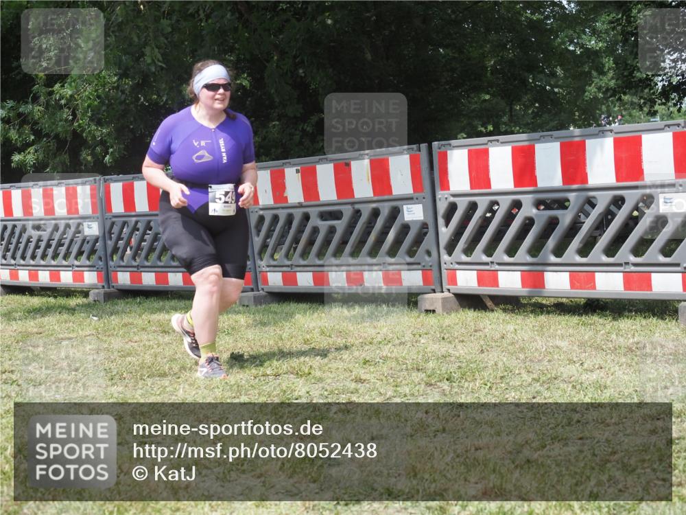 21.06.2025 - 27. Vierlanden-Triathlon KatJ http://msf.ph/oto/8052438 15.06.2025 11:57:04 Ziel 549 meine-sportfotos.de