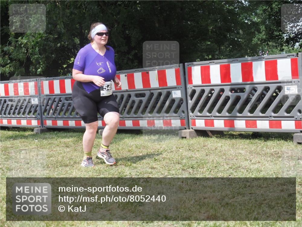 21.06.2025 - 27. Vierlanden-Triathlon KatJ http://msf.ph/oto/8052440 15.06.2025 11:57:04 Ziel 549 meine-sportfotos.de