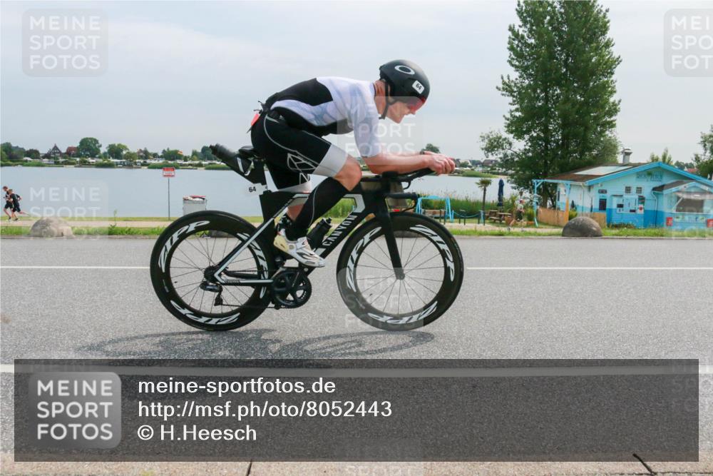 15.06.2025 - 27. Vierlanden-Triathlon H.Heesch http://msf.ph/oto/8052443 15.06.2025 10:58:40 Radfahren 64, 144, 693 meine-sportfotos.de