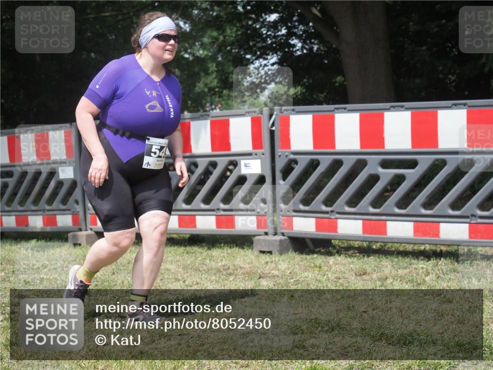 21.06.2025 - 27. Vierlanden-Triathlon KatJ http://msf.ph/oto/8052450 15.06.2025 11:57:05 Ziel 549 meine-sportfotos.de