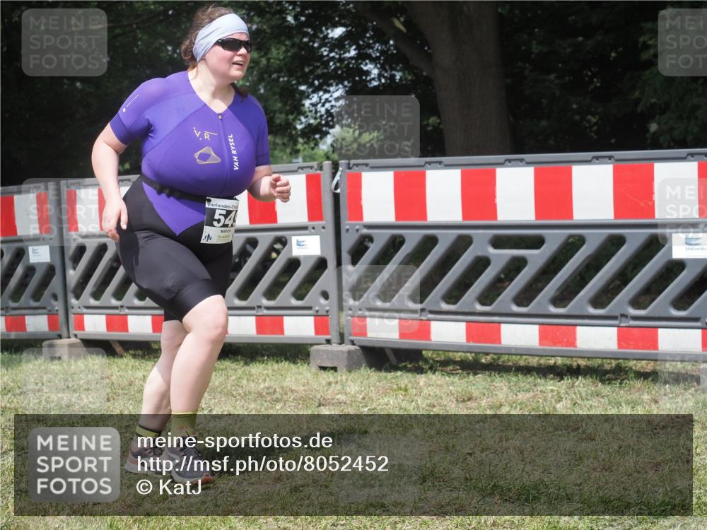 21.06.2025 - 27. Vierlanden-Triathlon KatJ http://msf.ph/oto/8052452 15.06.2025 11:57:05 Ziel 549 meine-sportfotos.de