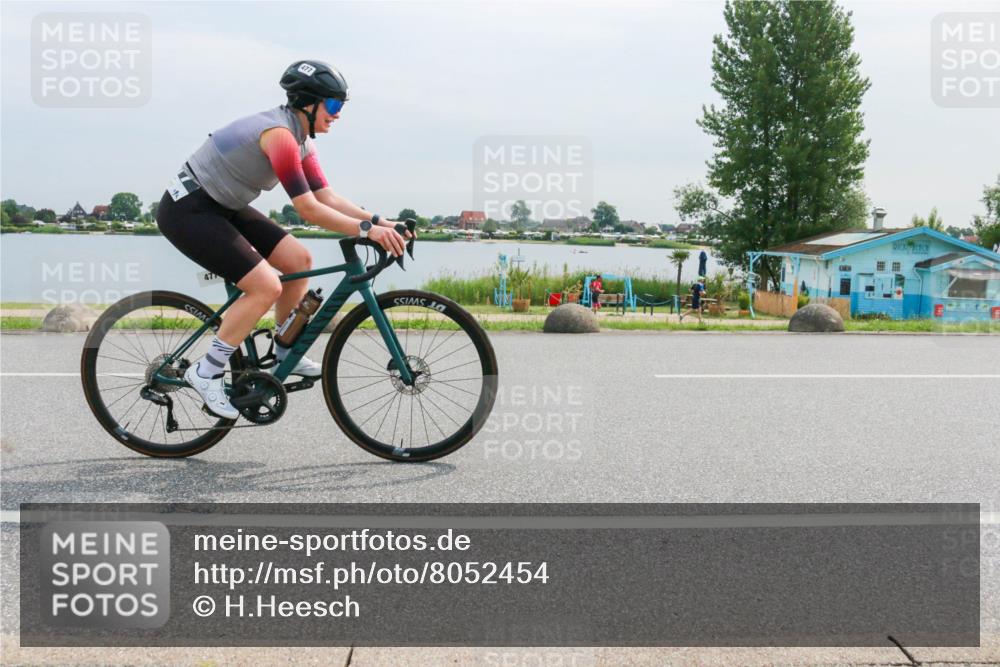 15.06.2025 - 27. Vierlanden-Triathlon H.Heesch http://msf.ph/oto/8052454 15.06.2025 10:58:55 Radfahren 23, 471, 477, 595 meine-sportfotos.de