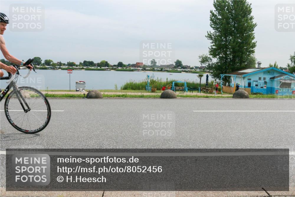 15.06.2025 - 27. Vierlanden-Triathlon H.Heesch http://msf.ph/oto/8052456 15.06.2025 10:58:57 Radfahren 23, 471, 477, 595 meine-sportfotos.de