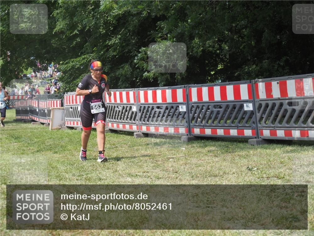 21.06.2025 - 27. Vierlanden-Triathlon KatJ http://msf.ph/oto/8052461 15.06.2025 11:57:36 Ziel 478, 563 meine-sportfotos.de