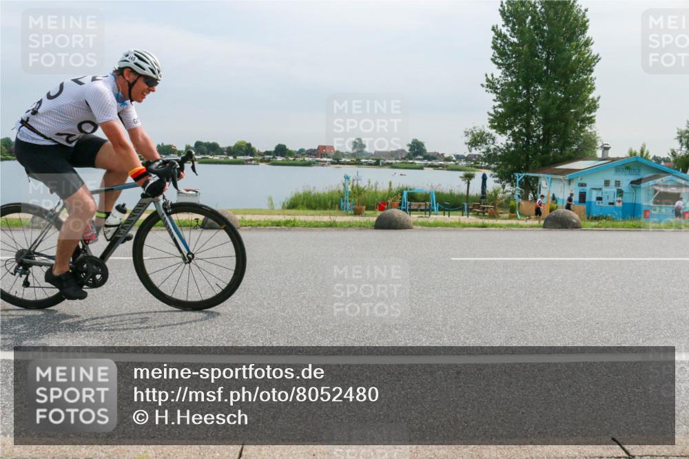 15.06.2025 - 27. Vierlanden-Triathlon H.Heesch http://msf.ph/oto/8052480 15.06.2025 10:59:18 Radfahren 445, 472 meine-sportfotos.de
