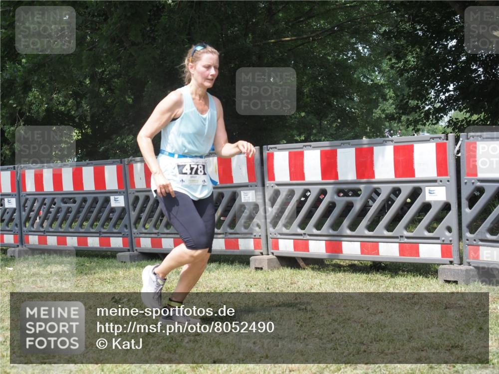 21.06.2025 - 27. Vierlanden-Triathlon KatJ http://msf.ph/oto/8052490 15.06.2025 11:57:41 Ziel 478 meine-sportfotos.de