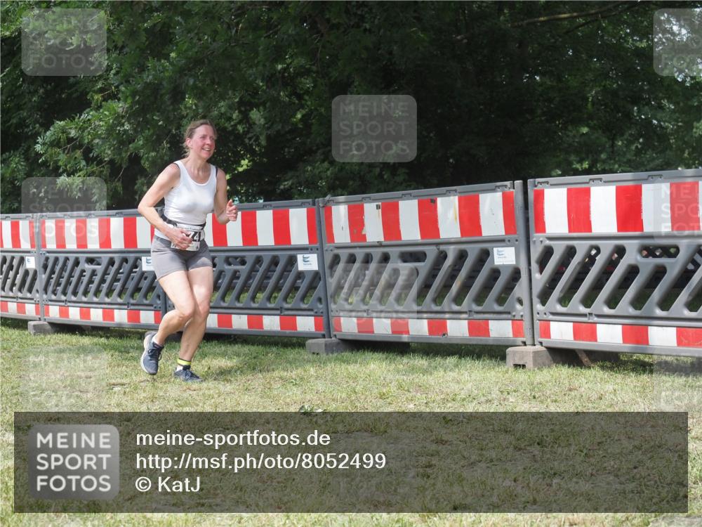 21.06.2025 - 27. Vierlanden-Triathlon KatJ http://msf.ph/oto/8052499 15.06.2025 11:59:02 Ziel 574 meine-sportfotos.de