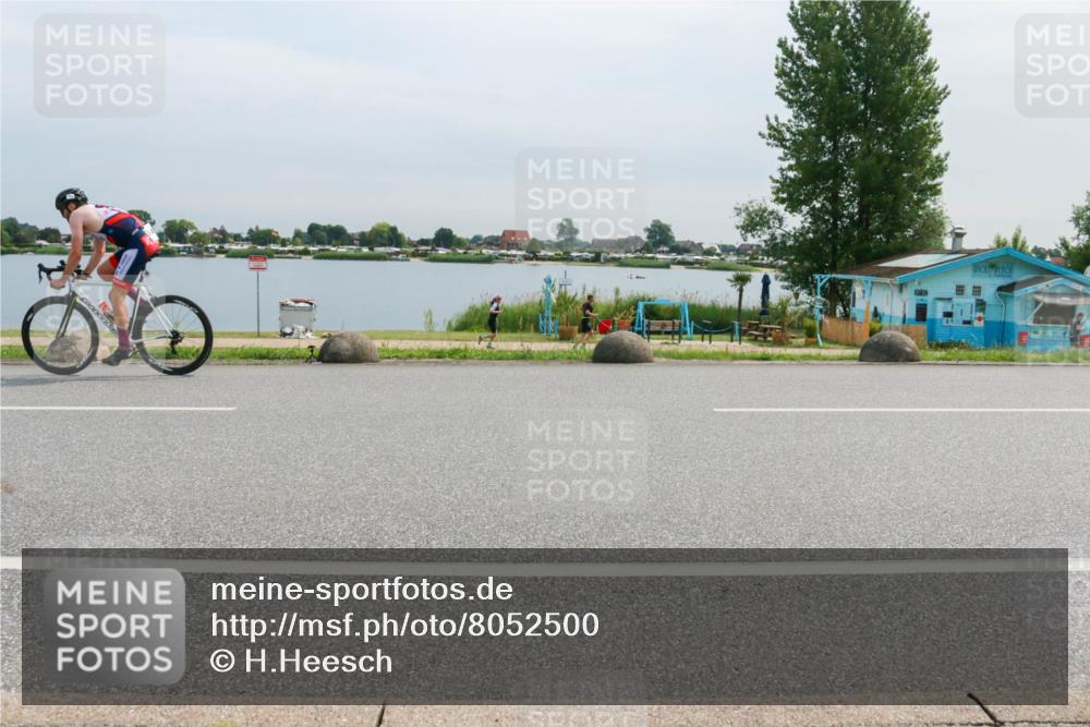15.06.2025 - 27. Vierlanden-Triathlon H.Heesch http://msf.ph/oto/8052500 15.06.2025 10:59:33 Radfahren 206, 220, 526, 611, 652, 775 meine-sportfotos.de