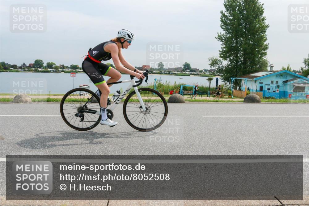 15.06.2025 - 27. Vierlanden-Triathlon H.Heesch http://msf.ph/oto/8052508 15.06.2025 10:59:35 Radfahren 206, 220, 526, 611, 652, 775 meine-sportfotos.de