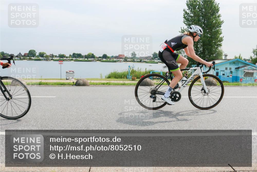 15.06.2025 - 27. Vierlanden-Triathlon H.Heesch http://msf.ph/oto/8052510 15.06.2025 10:59:35 Radfahren 206, 220, 526, 611, 652, 775 meine-sportfotos.de