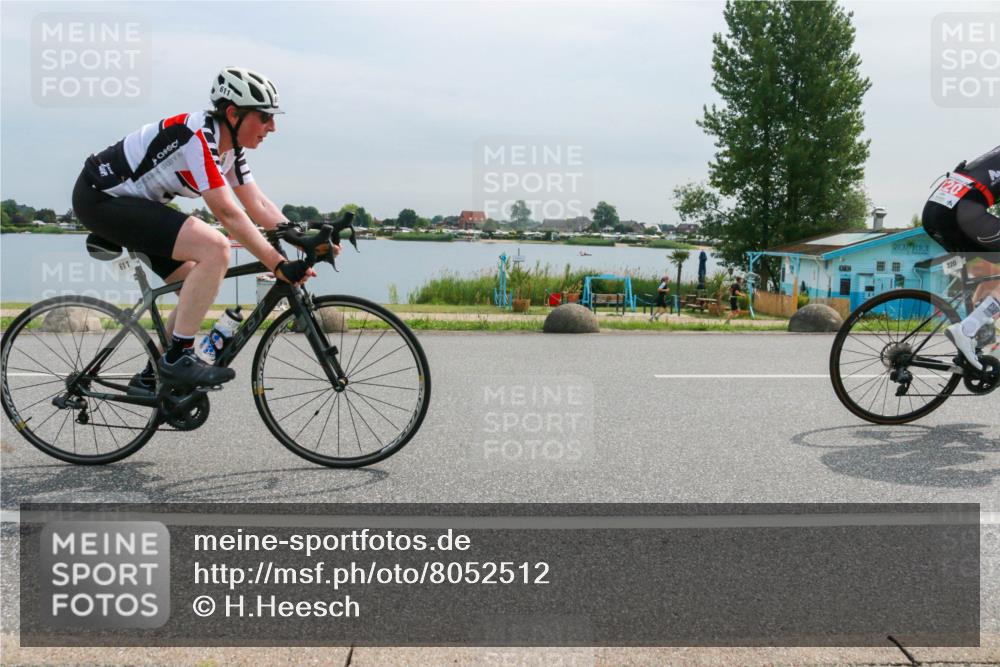 15.06.2025 - 27. Vierlanden-Triathlon H.Heesch http://msf.ph/oto/8052512 15.06.2025 10:59:36 Radfahren 206, 220, 526, 611, 652, 775 meine-sportfotos.de