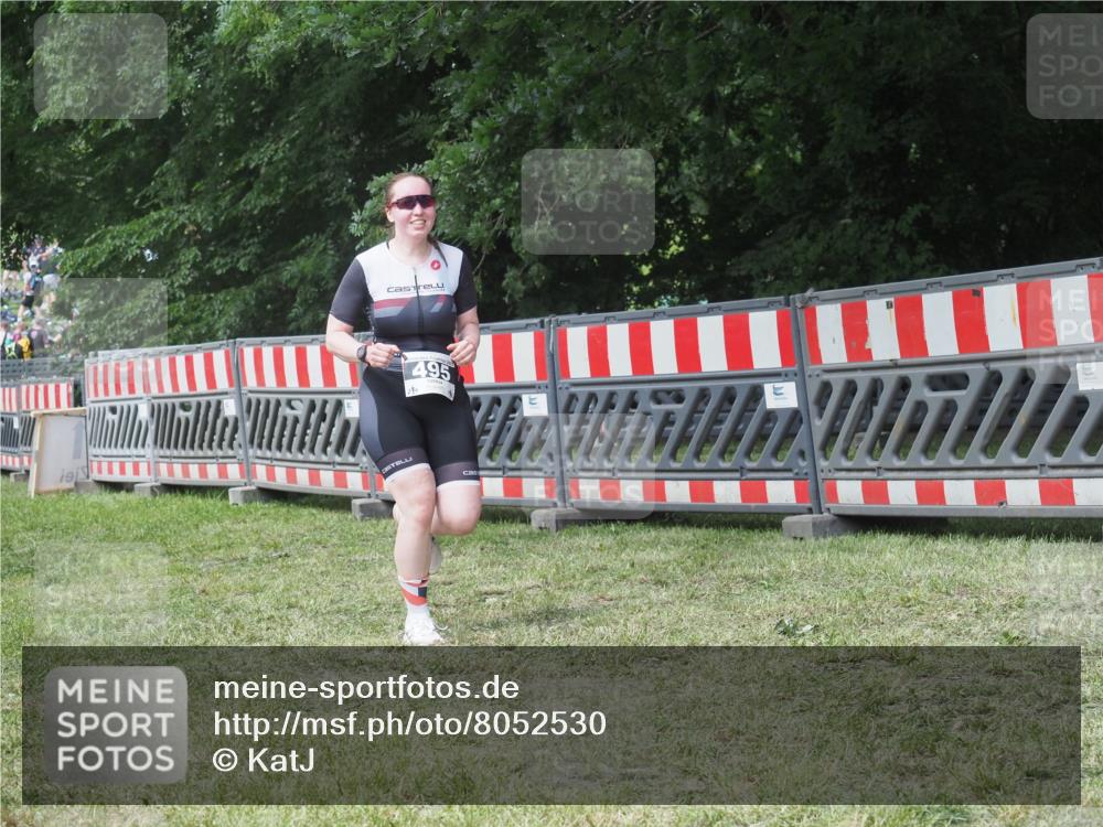 21.06.2025 - 27. Vierlanden-Triathlon KatJ http://msf.ph/oto/8052530 15.06.2025 12:00:52 Ziel 495 meine-sportfotos.de