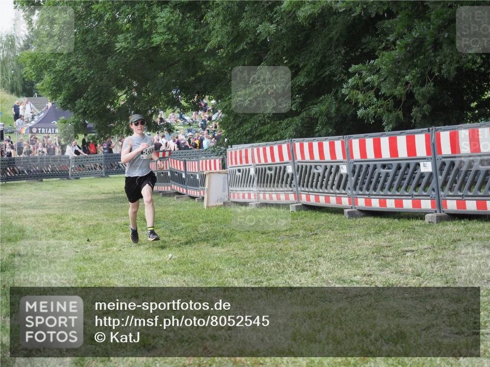 21.06.2025 - 27. Vierlanden-Triathlon KatJ http://msf.ph/oto/8052545 15.06.2025 12:01:40 Ziel 503 meine-sportfotos.de
