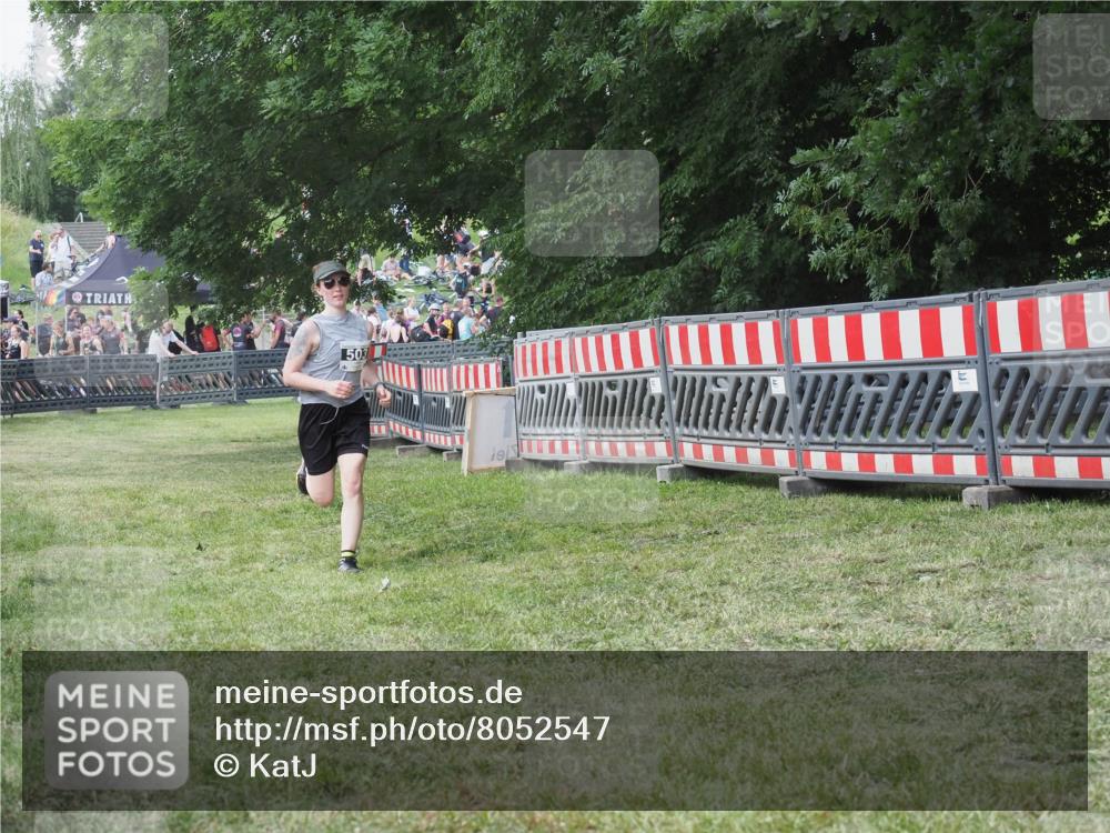 21.06.2025 - 27. Vierlanden-Triathlon KatJ http://msf.ph/oto/8052547 15.06.2025 12:01:40 Ziel 503 meine-sportfotos.de