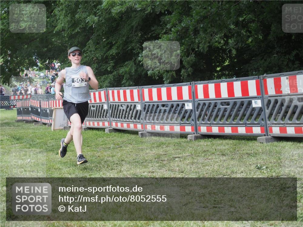21.06.2025 - 27. Vierlanden-Triathlon KatJ http://msf.ph/oto/8052555 15.06.2025 12:01:41 Ziel 503 meine-sportfotos.de