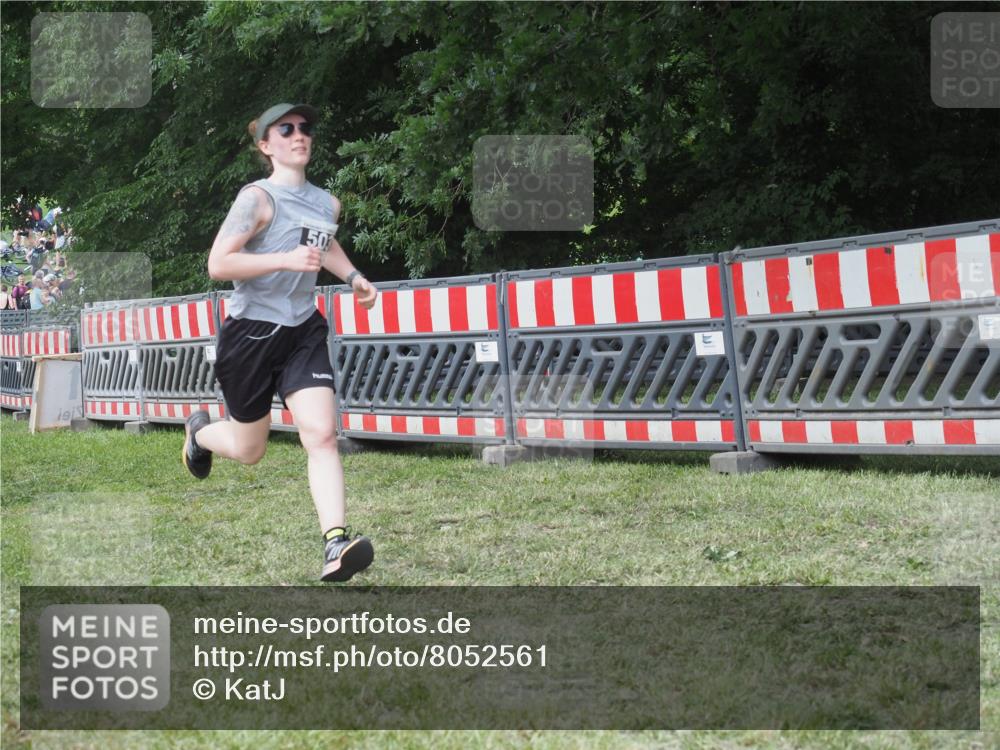 21.06.2025 - 27. Vierlanden-Triathlon KatJ http://msf.ph/oto/8052561 15.06.2025 12:01:41 Ziel 503 meine-sportfotos.de