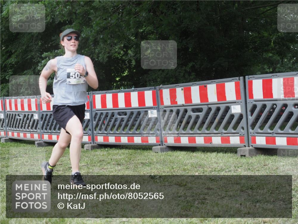 21.06.2025 - 27. Vierlanden-Triathlon KatJ http://msf.ph/oto/8052565 15.06.2025 12:01:41 Ziel 503 meine-sportfotos.de