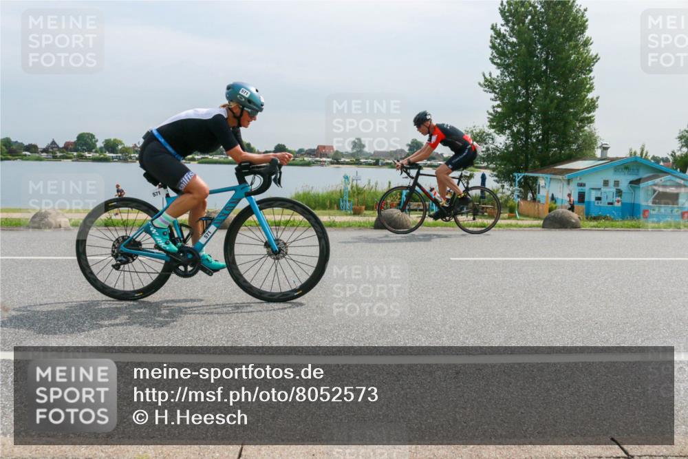 15.06.2025 - 27. Vierlanden-Triathlon H.Heesch http://msf.ph/oto/8052573 15.06.2025 11:00:32 Radfahren 157, 227, 489, 571, 638, 650 meine-sportfotos.de