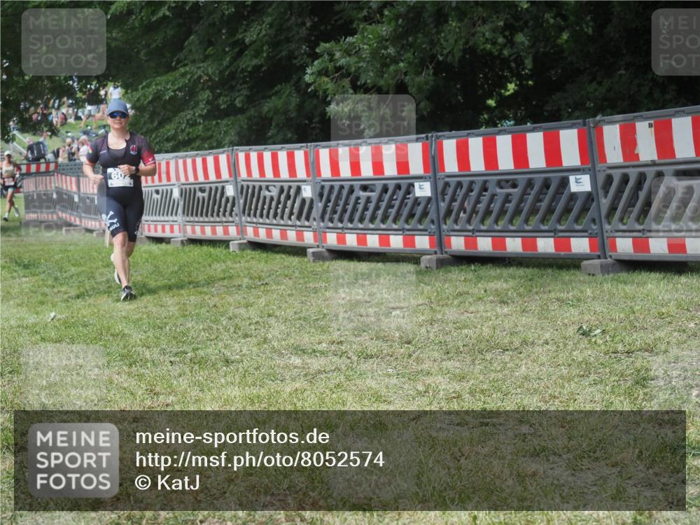 21.06.2025 - 27. Vierlanden-Triathlon KatJ http://msf.ph/oto/8052574 15.06.2025 12:04:28 Ziel 602 meine-sportfotos.de