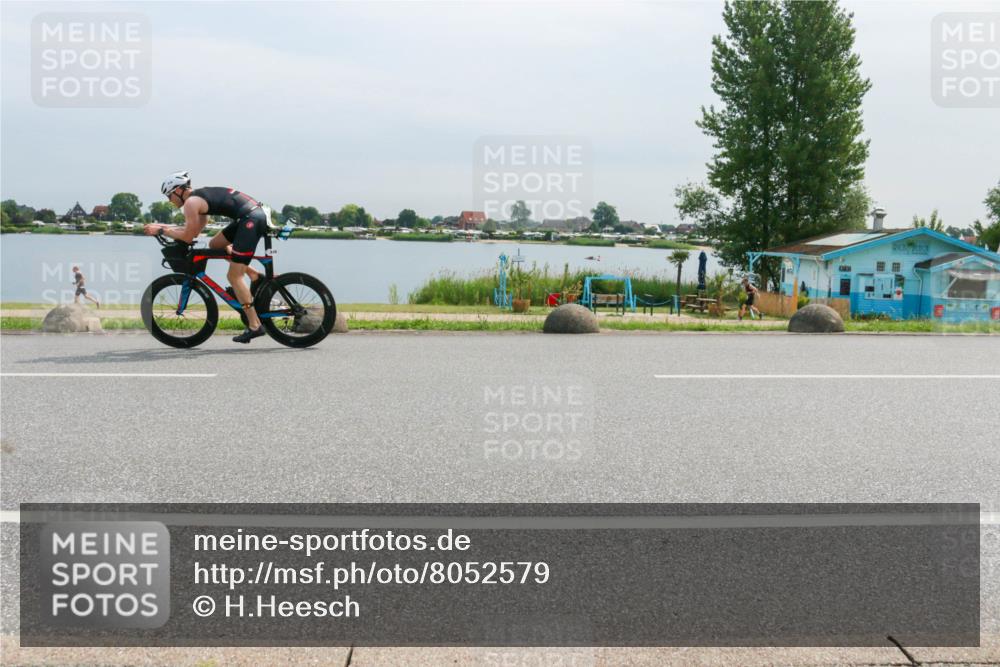 15.06.2025 - 27. Vierlanden-Triathlon H.Heesch http://msf.ph/oto/8052579 15.06.2025 11:00:33 Radfahren 157, 162, 227, 489, 571, 638, 650 meine-sportfotos.de