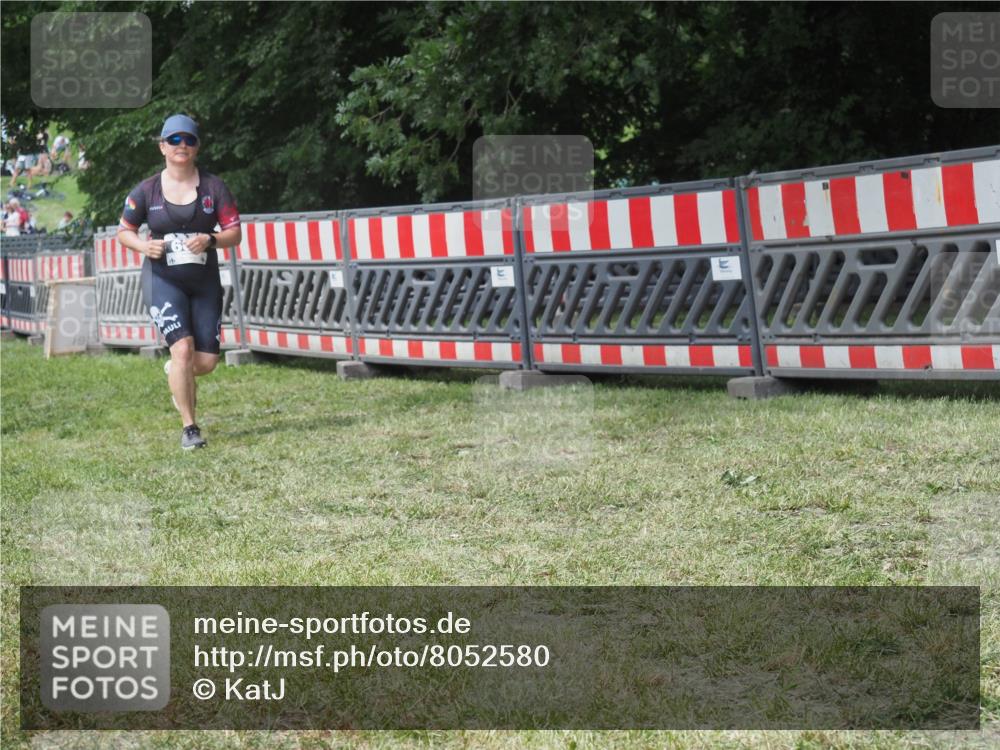 21.06.2025 - 27. Vierlanden-Triathlon KatJ http://msf.ph/oto/8052580 15.06.2025 12:04:28 Ziel 602 meine-sportfotos.de