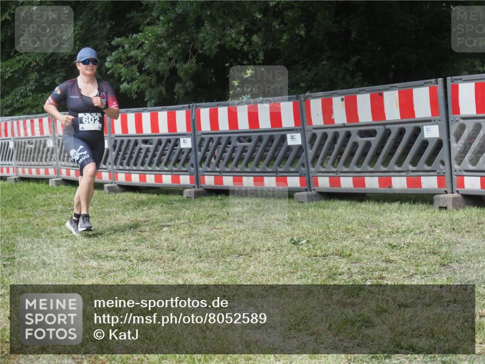 21.06.2025 - 27. Vierlanden-Triathlon KatJ http://msf.ph/oto/8052589 15.06.2025 12:04:29 Ziel 602 meine-sportfotos.de