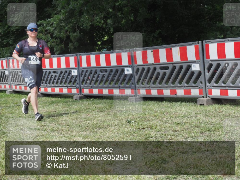 21.06.2025 - 27. Vierlanden-Triathlon KatJ http://msf.ph/oto/8052591 15.06.2025 12:04:29 Ziel 602 meine-sportfotos.de