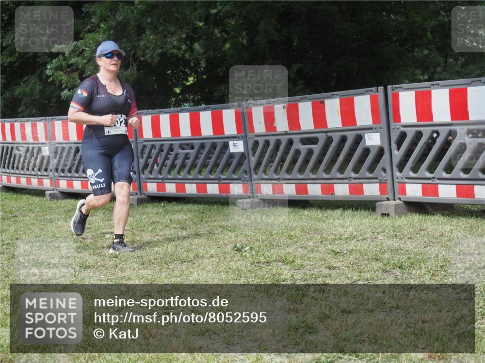 21.06.2025 - 27. Vierlanden-Triathlon KatJ http://msf.ph/oto/8052595 15.06.2025 12:04:29 Ziel 602 meine-sportfotos.de
