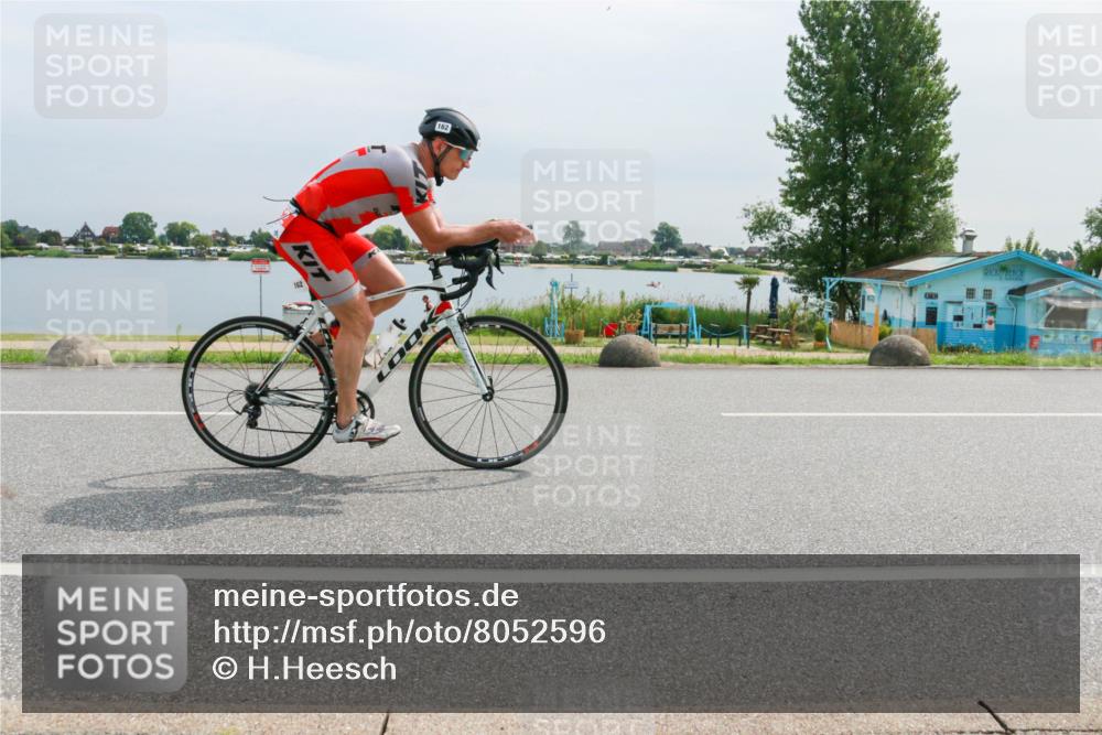 15.06.2025 - 27. Vierlanden-Triathlon H.Heesch http://msf.ph/oto/8052596 15.06.2025 11:00:37 Radfahren 61, 157, 162, 417, 638 meine-sportfotos.de