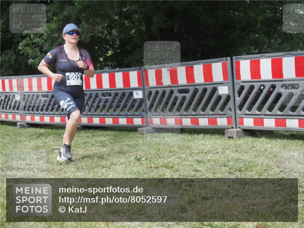21.06.2025 - 27. Vierlanden-Triathlon KatJ http://msf.ph/oto/8052597 15.06.2025 12:04:30 Ziel 602 meine-sportfotos.de