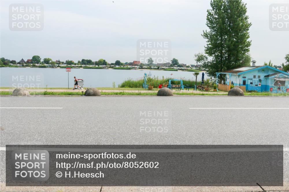 15.06.2025 - 27. Vierlanden-Triathlon H.Heesch http://msf.ph/oto/8052602 15.06.2025 11:00:38 Radfahren 61, 157, 162, 417, 638 meine-sportfotos.de