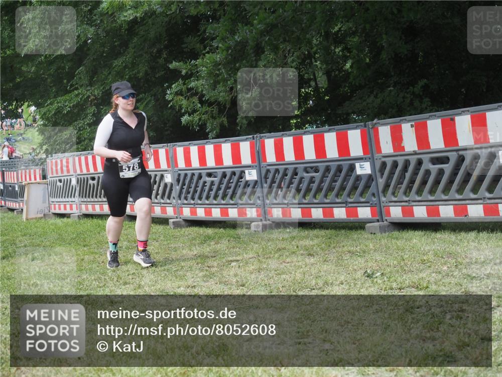 21.06.2025 - 27. Vierlanden-Triathlon KatJ http://msf.ph/oto/8052608 15.06.2025 12:04:45 Ziel 578 meine-sportfotos.de