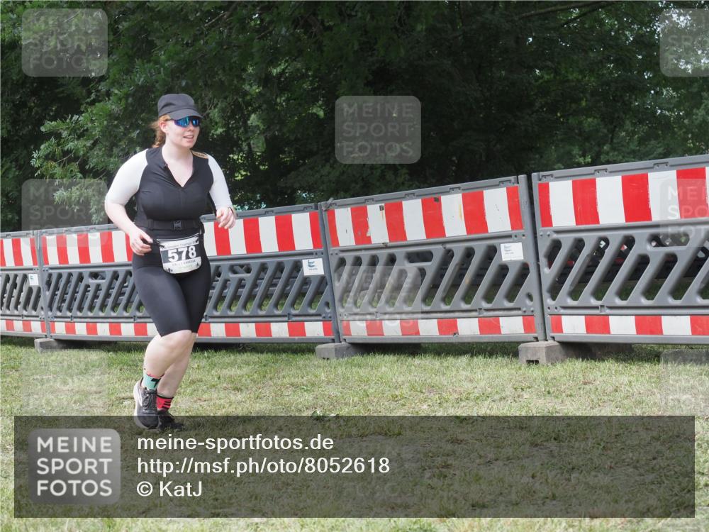 21.06.2025 - 27. Vierlanden-Triathlon KatJ http://msf.ph/oto/8052618 15.06.2025 12:04:46 Ziel 578 meine-sportfotos.de