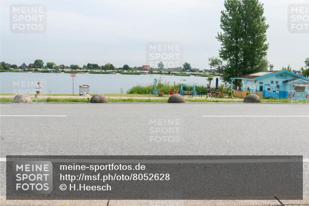 15.06.2025 - 27. Vierlanden-Triathlon H.Heesch http://msf.ph/oto/8052628 15.06.2025 11:00:43 Radfahren 61, 226, 417, 421, 586, 726, 759 meine-sportfotos.de