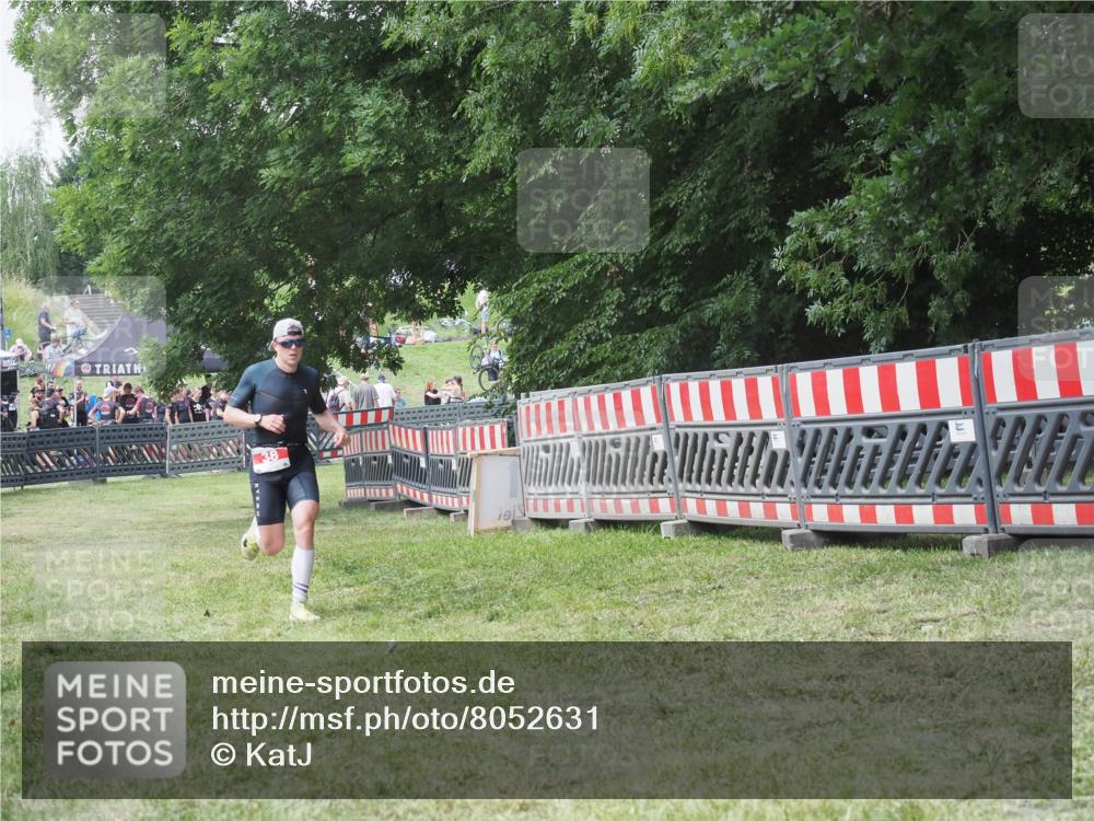 21.06.2025 - 27. Vierlanden-Triathlon KatJ http://msf.ph/oto/8052631 15.06.2025 12:06:02 Ziel 38 meine-sportfotos.de