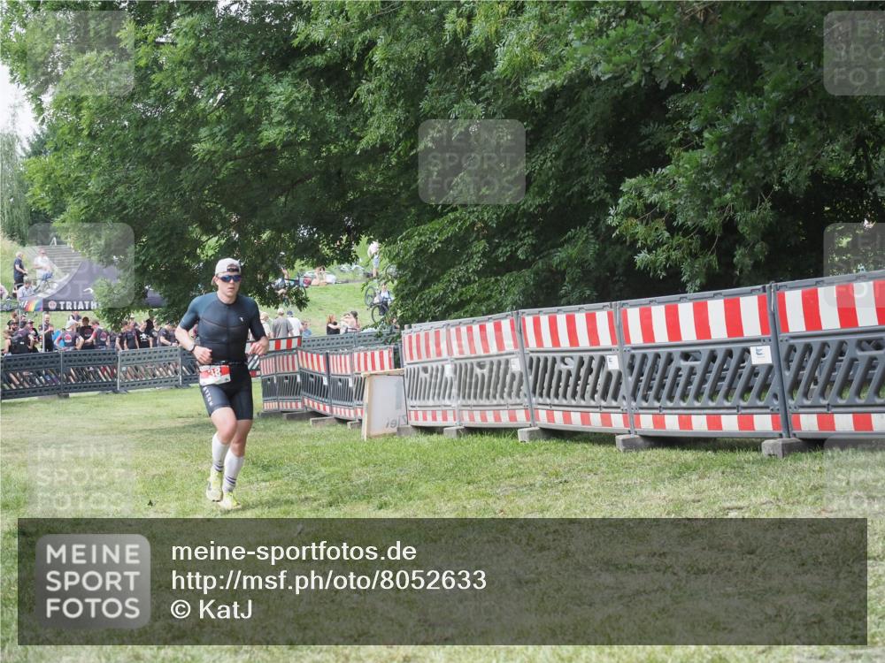 21.06.2025 - 27. Vierlanden-Triathlon KatJ http://msf.ph/oto/8052633 15.06.2025 12:06:02 Ziel 38 meine-sportfotos.de