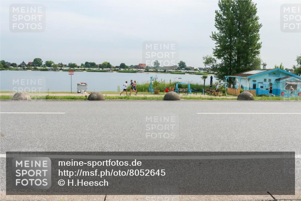 15.06.2025 - 27. Vierlanden-Triathlon H.Heesch http://msf.ph/oto/8052645 15.06.2025 11:00:46 Radfahren 226, 421, 586, 726, 759 meine-sportfotos.de