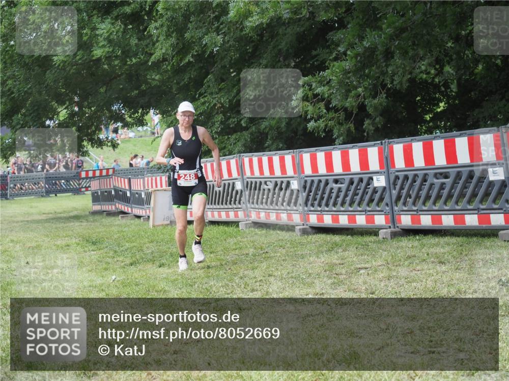 21.06.2025 - 27. Vierlanden-Triathlon KatJ http://msf.ph/oto/8052669 15.06.2025 12:06:18 Ziel 248 meine-sportfotos.de